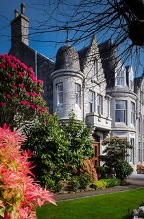 Atholl Hotel Building Flowers2