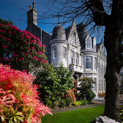 Atholl Hotel Building Flowers2