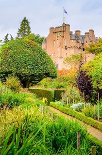 Crathes Castle Gardens 153 DS 143 low res