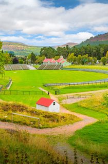 Braemar Highland Games Centre 595 DS 104