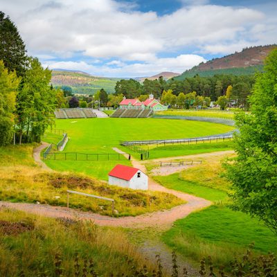Braemar Highland Games Centre 595 DS 104