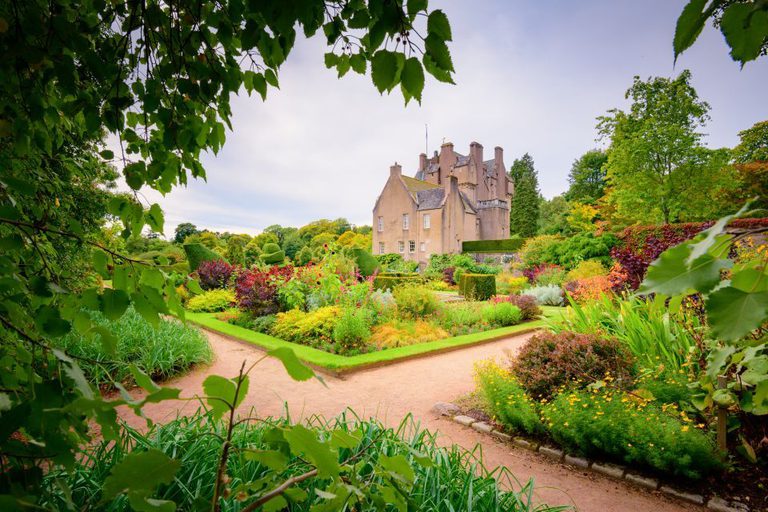 Crathes Castle Gardens 152 DS 129
